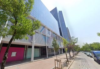 Bureau  Avenida francesc macia de 46. Se vende oficina okupa en c francesc macia de 46 de sabadell