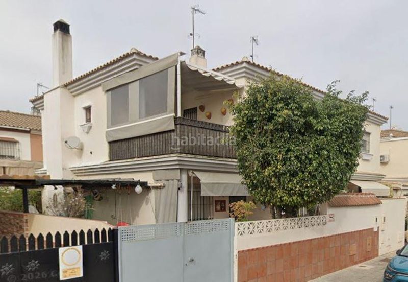 Foto 0334c270-2ab0-4c7b-b0cb-98c3ee56654b. Casa a calle mandarina 9 a Gelves