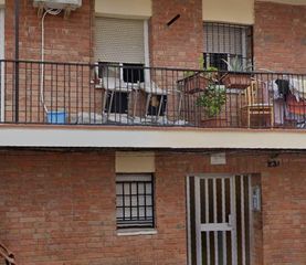 Flat  Carrer cl sant cosme, de,231 esc 1 pl 1 pt 02 terrassa (b. Se vende piso okupa en c sant cosme 231 de terrassa, barcelona.