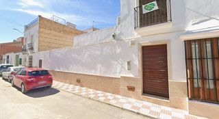 Casa  Violeta 23. Se vende terreno y casa okupada en calle violeta 23 de pedrera,