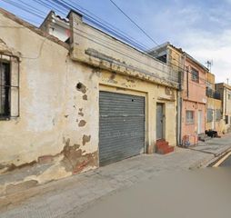 Casa adossada  Mas d'aixemus 16. Se vende casa adosada okupa en calle mas daixemus 16 de reus, ta