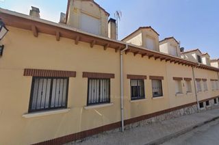 Casa adossada a Sotillo de la Adrada. Se vende casa adosada okupada en calle lanchares b 15 a6 de soti