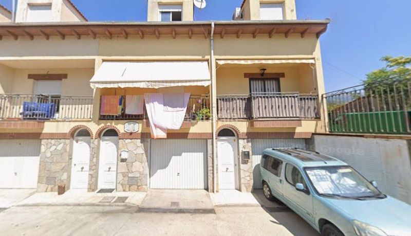 Foto 0a9b8ca3-6b5b-49bd-887a-f59b460c29c1. Casa adossada amb aparcament a Sotillo de la Adrada