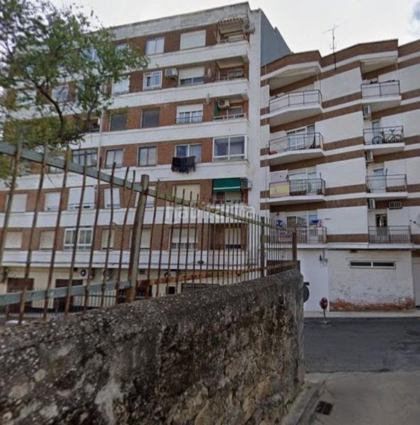 Foto 8f0fb739-c638-44a6-9403-fddc1ba50203. Pis a Navalmoral de la Mata