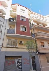 Apartament a Congost 5. Apartamento okupado en calle del congost, l hospitalet de llobre