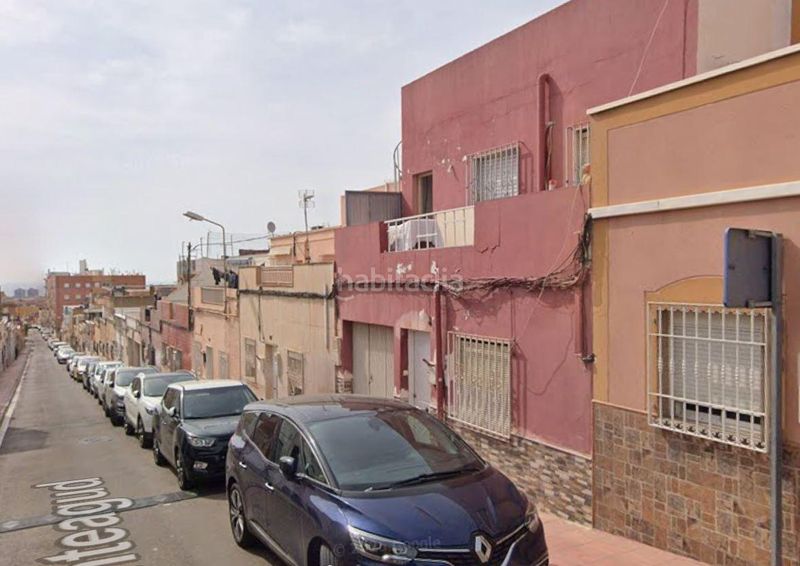 Foto cfbbe8d8-fb42-4c74-a40f-25e3228101ee. Semi detached house in calle sierra monteagud 129 in Almería