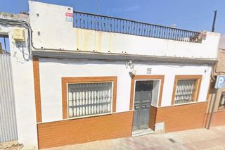 Casa adossada a Calle Martin Alonso Pinzon 6