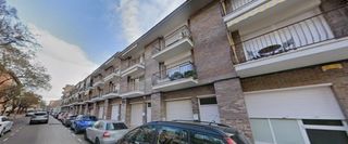 Chalet  Olot, d' 6. Se vende chalet okupado en calle olot 6 de terrassa barcelona.