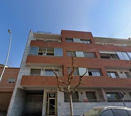 Apartment in Alcarràs. Se vende apartamento okupado en calle av onze de setembre 180 al