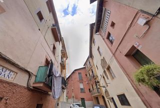 Appartement à Berga. Se vende piso okupado en pietat 15 berga, barcelona.