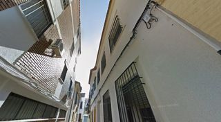 Etagenwohnung  Madrid 57. Se vende piso okupado en calle madrid 1 portal 4 puente genil, c