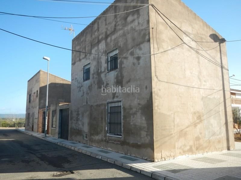 Foto cd5154bb-dad5-41d0-8c22-e8f4b250f364. Casa adossada a Alcalá del Río