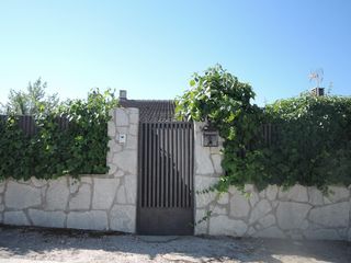 House  Valdehondillo 60. Se vende casa okupda en  valdehondillo 60 uceda, guadalajara.