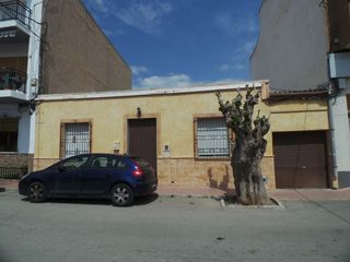 Casa adossada  Reina fabiola 13. Se vende casa adosada okupada en reina fabiola 13 callosa de seg