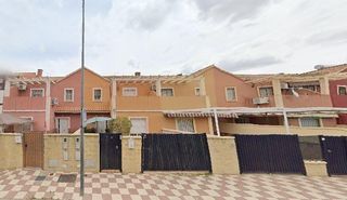 Pis  Avenida avenida albur 17. Se vende piso okupa en avenida albur 17 alcalá del río sevilla