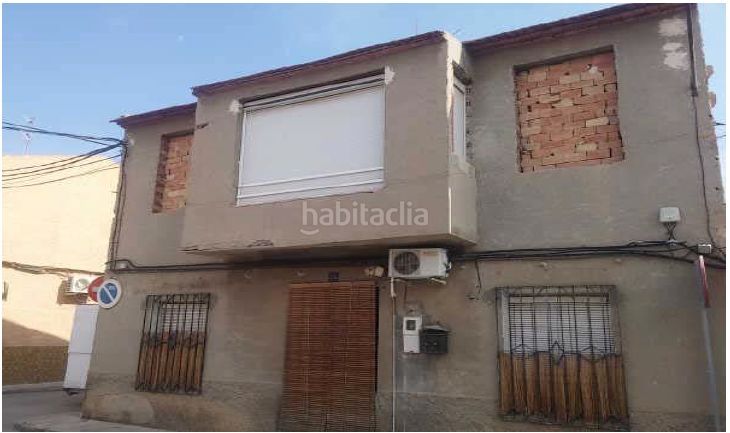 Foto d38740bd-c0eb-42f1-b0bd-ace5a27d7c0c. Casa adossada a general moscardo 24 a Alguazas