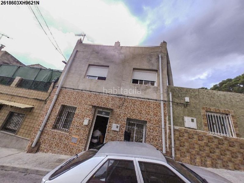 Foto 34ad7c65-6b9d-4516-8817-d14b714d0528. Casa adossada a viriato 5 a Centro Elda