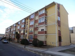 Appartamento  Rio gallego 7. Se vende piso okupado en pasaje rio gallego 7 huesca, huesca.