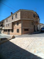 Pis  Mendo benavides 28. Se vende piso okupado en cl mendo benavides 28 castellar, jaén.