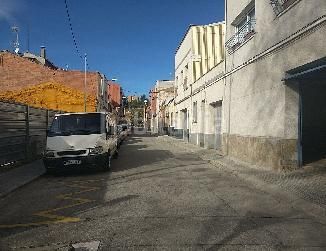 Foto bf680934-9612-41f1-9eba-2c2bc231ba05. Casa adossada a vint-i-dos de juliol 75 a Ca n'Aurell Terrassa