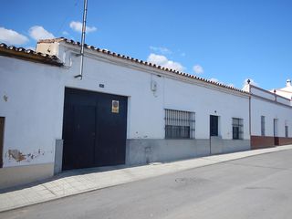 Casa adossada a Orihuela chica 58. Se vende casa adosada okupada en orihuela chica 58a fregenal de