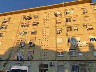 Flat in Teide 60. Se vende piso okupado en teide 60 hospitalet de llobregat l, bar