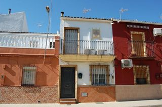 Casa a schiera  San pedro 5. Se vende casa adosada okupada en san pedro 5 andújar, jaén.