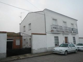 Reihenhaus  Martires 87. Se vende casa adosada okupada en calle martires 87 fuente de can