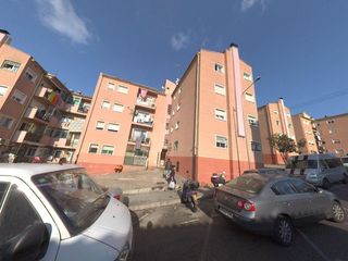 Appartamento in Mimosa-vilarroja 5. Se vende piso okupado en mimosa 5 girona, girona.