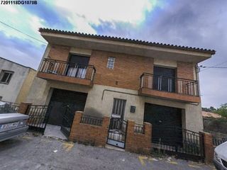 House  Can santfeliu 27. Se vende casa okupada en can santfeliu 27 terrassa, barcelona.