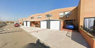 Pis a Sobradiel 19. Se vende piso okupado en calle sobradiel 19 joyosa, la zaragoza.