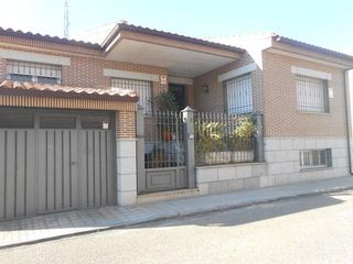 Reihenhaus  Lisboa 10. Se vende casa adosada okupada en calle calle lisboa 10 sonseca,