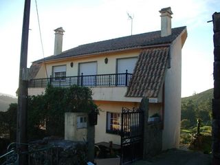 Haus  Parada-franqueira 25. Se vende casa okupada en calle lugar paradafranqueira 18 cañiza,