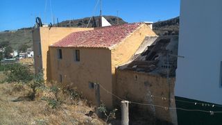 Casa in Pueblo chico 6. Se vende casa okupada en lugar pueblo chico 6 telde, las palmas.