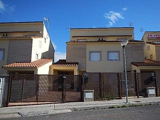 Reihenhaus  Londres 6. Se vende casa adosada okupada en calle londres 4 magán, toledo.