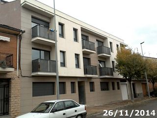 Flat  Progres 85. Se vende piso  garaje alquilado en progres torelló, barcelona.