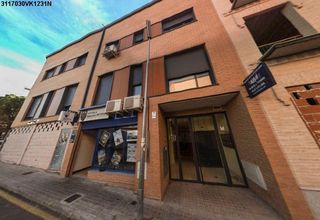 Flat  Comercio 1. Se vende piso  2 garajes alquilados en calle comercio 1 bargas,