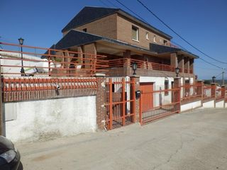 Chalet  Barrionuevo 35. Se vende chalet alquilado en calle del barrio nuevo 35 san martí