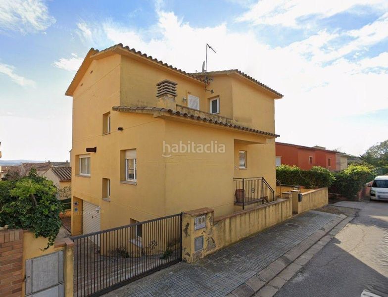 Foto 1caffaa5-821e-4950-b123-6ac5f74f40c0. Casa adossada a carrer ramon muntaner 17 a Torroella de Montgrí