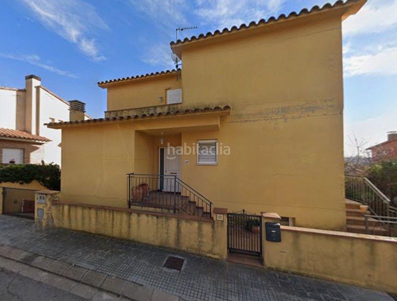 Foto 5ad8b25a-c94c-4bf0-8b9e-b559bc0827e4. Casa adossada a carrer ramon muntaner 17 a Torroella de Montgrí