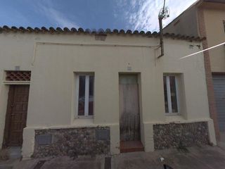 Casa adossada  Montbo-domeny 13. Se vende casa adosada okupada en montbo 91113 girona, girona.