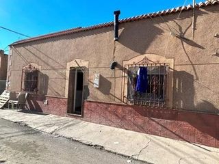 Maison à Calle cañada cortes  8. Se vende casa okupada en cañada cortes ejido el almería
