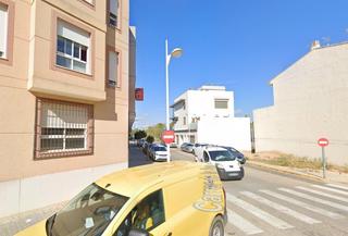 Pis a Carcali 9. Se vende piso con garaje okupados en calle carcali 9 de montserr