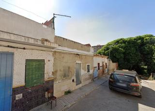 Casa en Albacete 23. Se vende casa okupa en calle albacete 23 de torrent valencia.