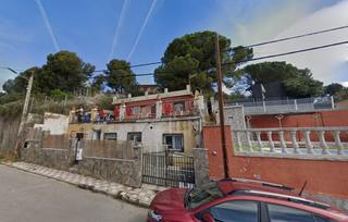 Pis a Serra alta 330. Se vende piso okupado en hostalets de pierola barcelona.