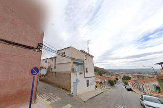 Pis a Jesus divino obrero 3. Se vende piso okupado en jesus divino obrero orihuela, alicantea