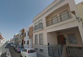 Casa a schiera in Castillo de la encomienda 46. Se vende casa adosada okupa en villanueva de la serena badajoz.
