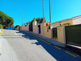 Semi detached house in Carrer peixos 10. Se vende casa adosada okupada en calle peixos 8 de santa susanna