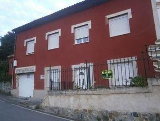 Casa a Lugar villademar 64. Se vende casa independiente okupada en cudillero asturias.