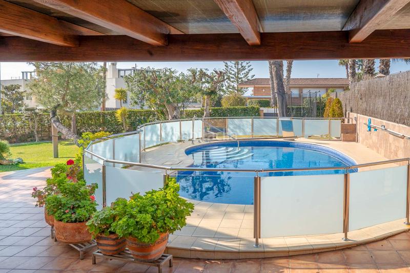 Foto dc2ec806-2af2-494b-b520-9a1b2f78f0e0. Chalet con camino riscaldamento parcheggio piscina in Calafell